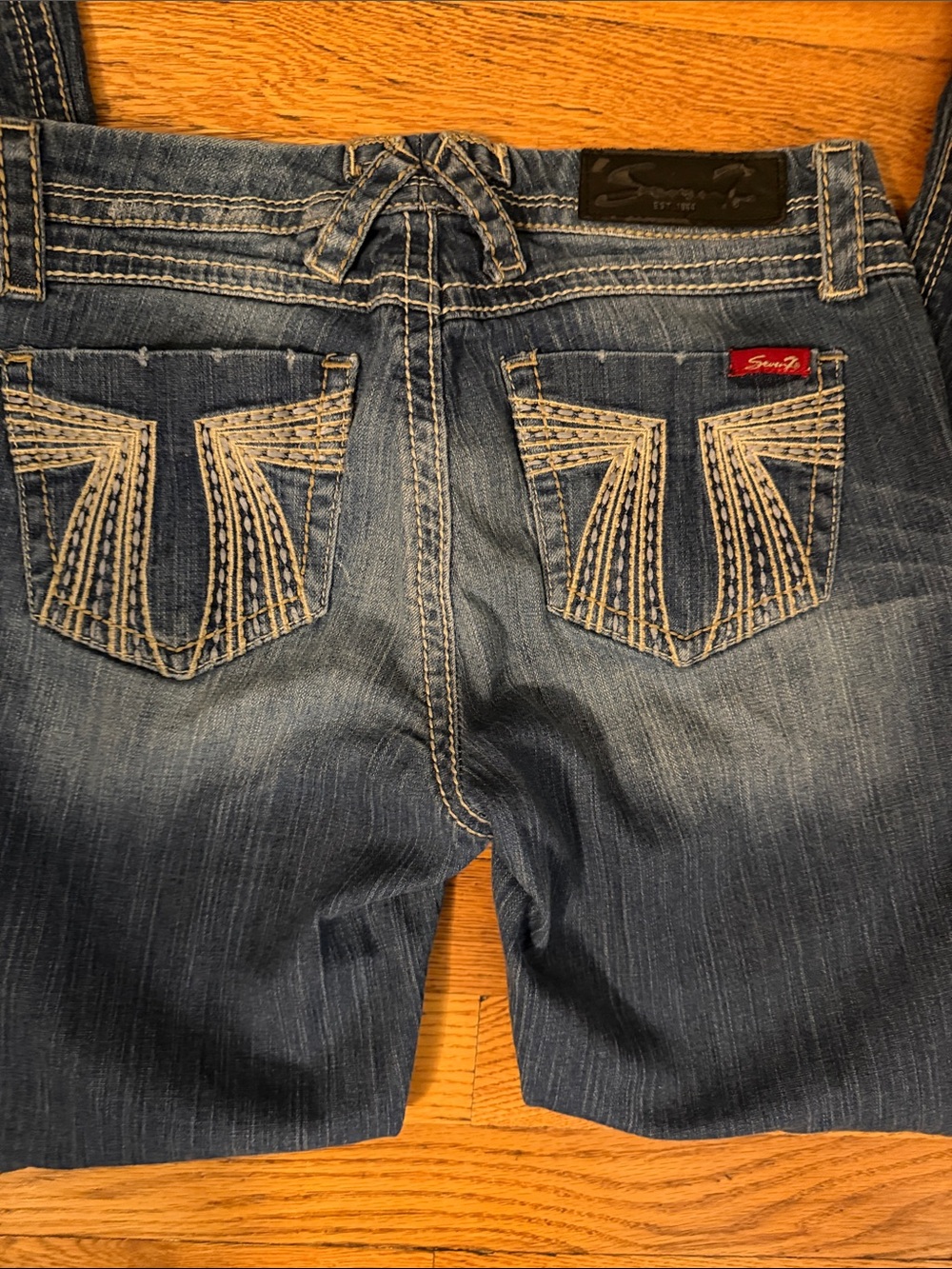 Seven7 women’s Bootcut Jeans with Contrast Pocket Stitching